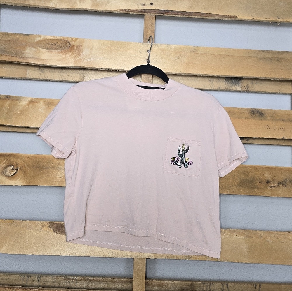 New ✨️ With Out Tag 100% Cotton Volcom Light Pink Cropped T-Shirt Size:S